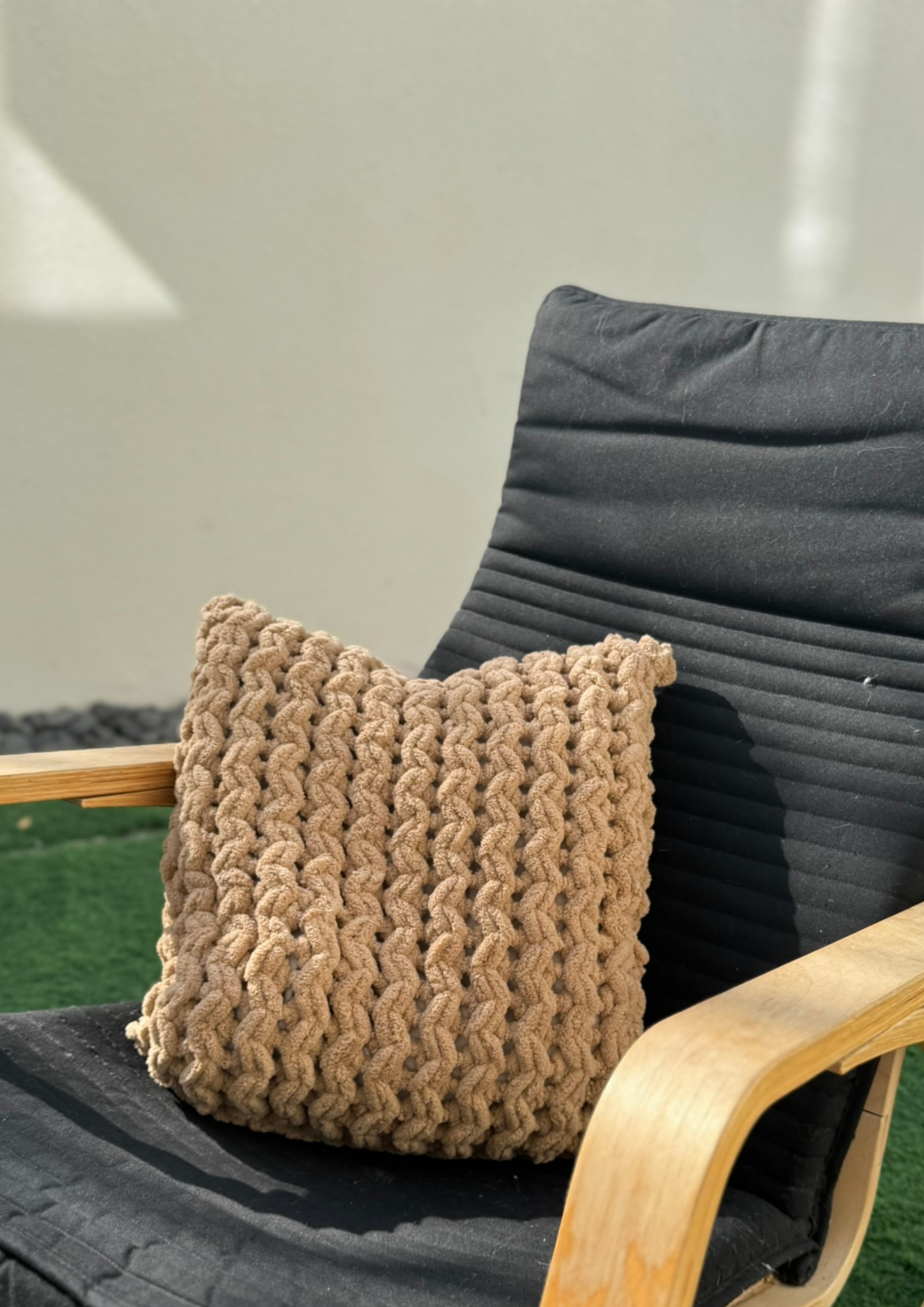 Big Cushion - - puffy yarn