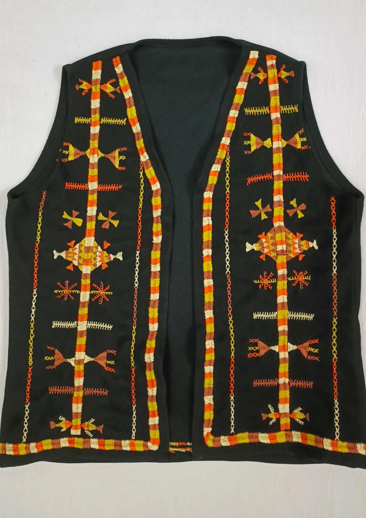 Shali Siwa Hand-Embroidered Wool Vest – Siwa Oasis Craft