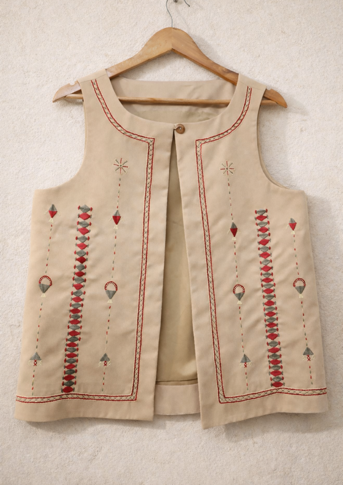 Shali Siwa Hand-Embroidered Vest – Siwa Oasis Heritage