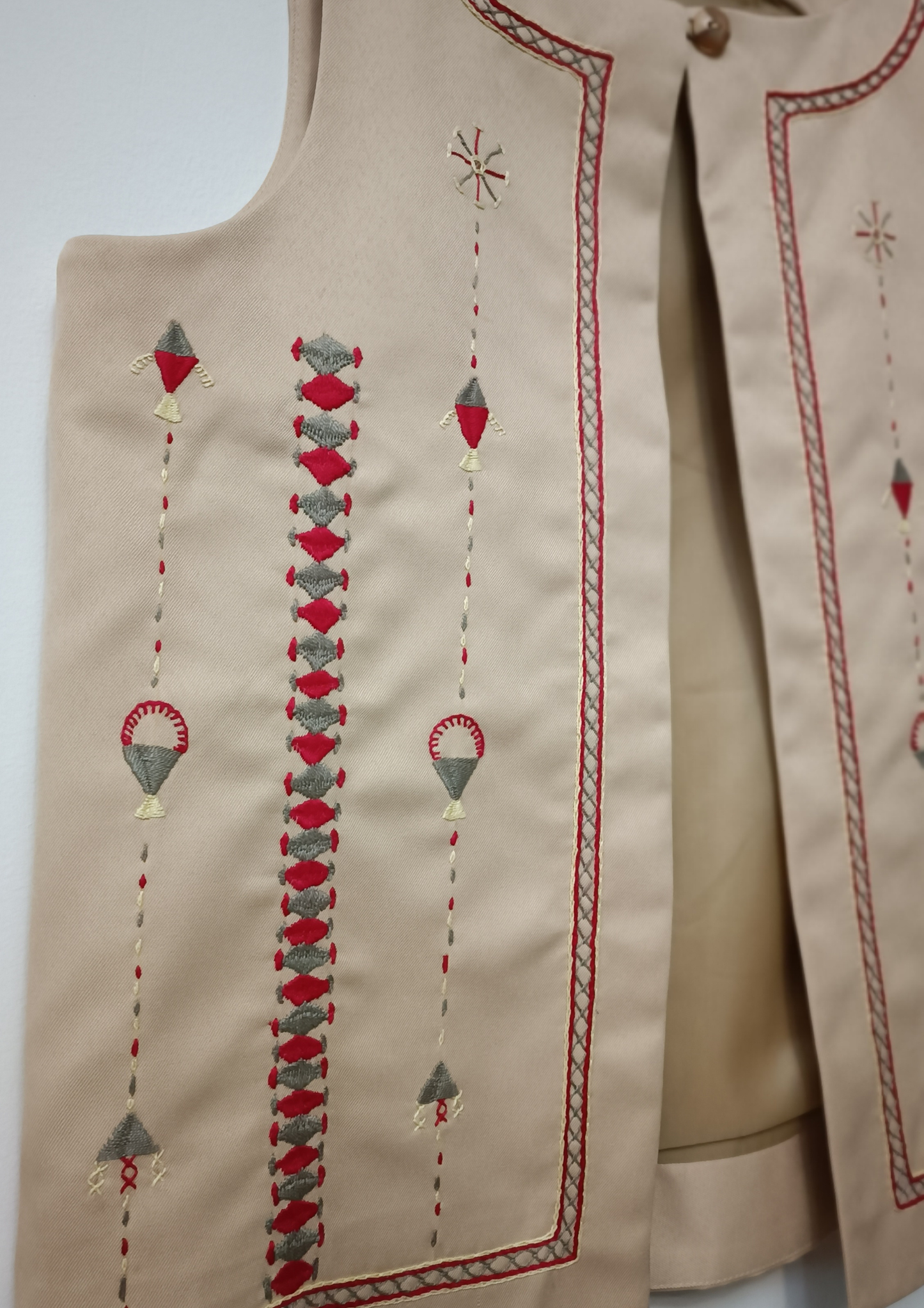 Shali Siwa Hand-Embroidered Vest – Siwa Oasis Heritage